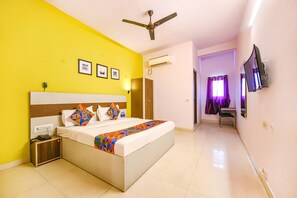 Egyptian cotton sheets, premium bedding, in-room safe, free WiFi - FabHotel Royal Discovery (New Delhi)