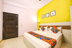 Egyptian cotton sheets, premium bedding, in-room safe, free WiFi - FabHotel Royal Discovery (New Delhi)
