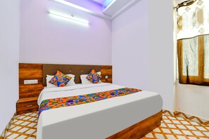Egyptian cotton sheets, premium bedding, in-room safe, free WiFi