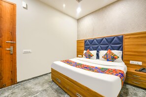 Habitación Premium | Baño | Regadera, regadera tipo lluvia, amenidades de baño gratuitas, toallas 