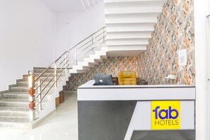 Reception - Fabhotel Paras (Lucknow)