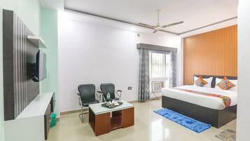 Egyptian cotton sheets, premium bedding, in-room safe, free WiFi