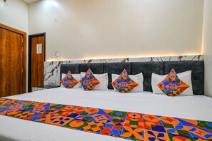 Family Room | Egyptian cotton sheets, premium bedding, in-room safe, free WiFi