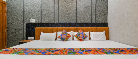 Egyptian cotton sheets, premium bedding, in-room safe, free WiFi