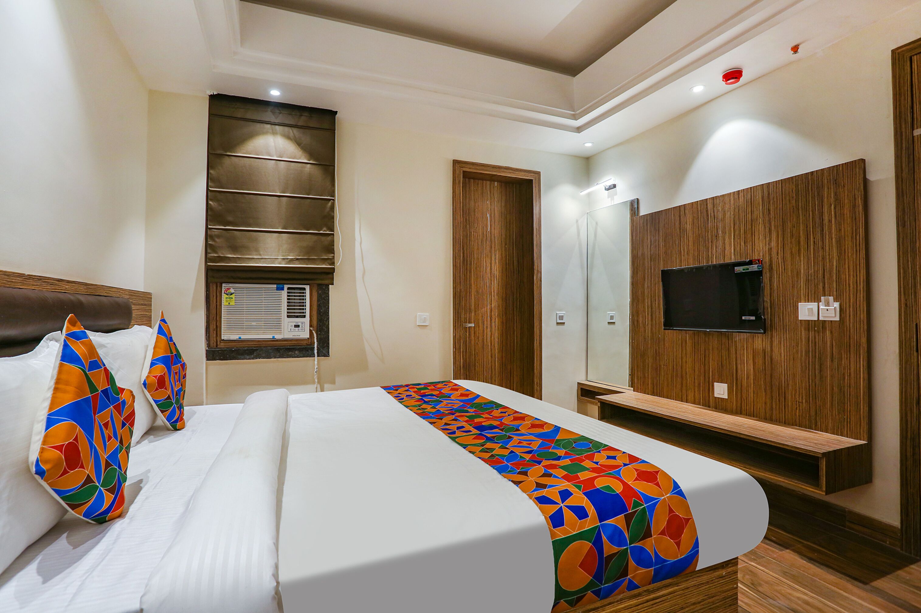 Egyptian cotton sheets, premium bedding, in-room safe