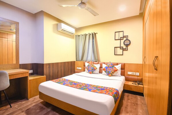 Egyptian cotton sheets, premium bedding, in-room safe - Fabexpress Abis Residency (Kolkata)