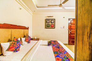 Egyptian cotton sheets, premium bedding, in-room safe - Fabhotel Kenil Star (Dehradun)
