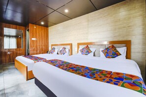 Family Room | Egyptian cotton sheets, premium bedding, in-room safe, soundproofing - Fabhotel Neilkanth (Dhanaulti)