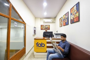 Reception - Fabhotel Mona International (New Delhi)