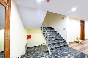 Lobby - Fabhotel Mona International (New Delhi)