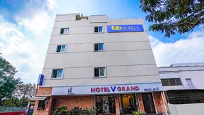 A multi-story building with a sign for 'fab hotels' and 'HOTEL V GRAND'. - Fabhotel V Grand (Vijayawada)