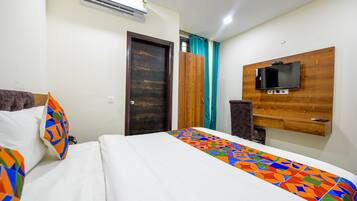 Egyptian cotton sheets, premium bedding, in-room safe, free WiFi