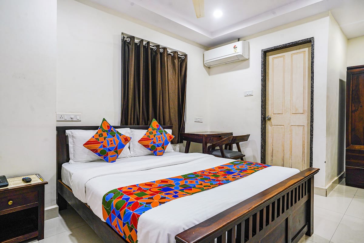 Kamar Deluks | Seprai katun Mesir, seprai premium, brankas, dan Wi-Fi gratis