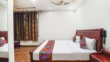 Egyptian cotton sheets, premium bedding, in-room safe, free WiFi