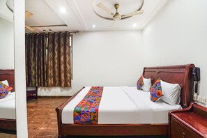Egyptian cotton sheets, premium bedding, in-room safe, free WiFi