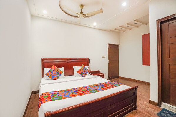 Egyptian cotton sheets, premium bedding, in-room safe, free WiFi