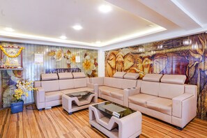 Lobby sitting area - Fabhotel Ambika Elite (Vijayawada)