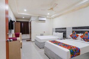 1 bedroom, Egyptian cotton sheets, premium bedding, in-room safe