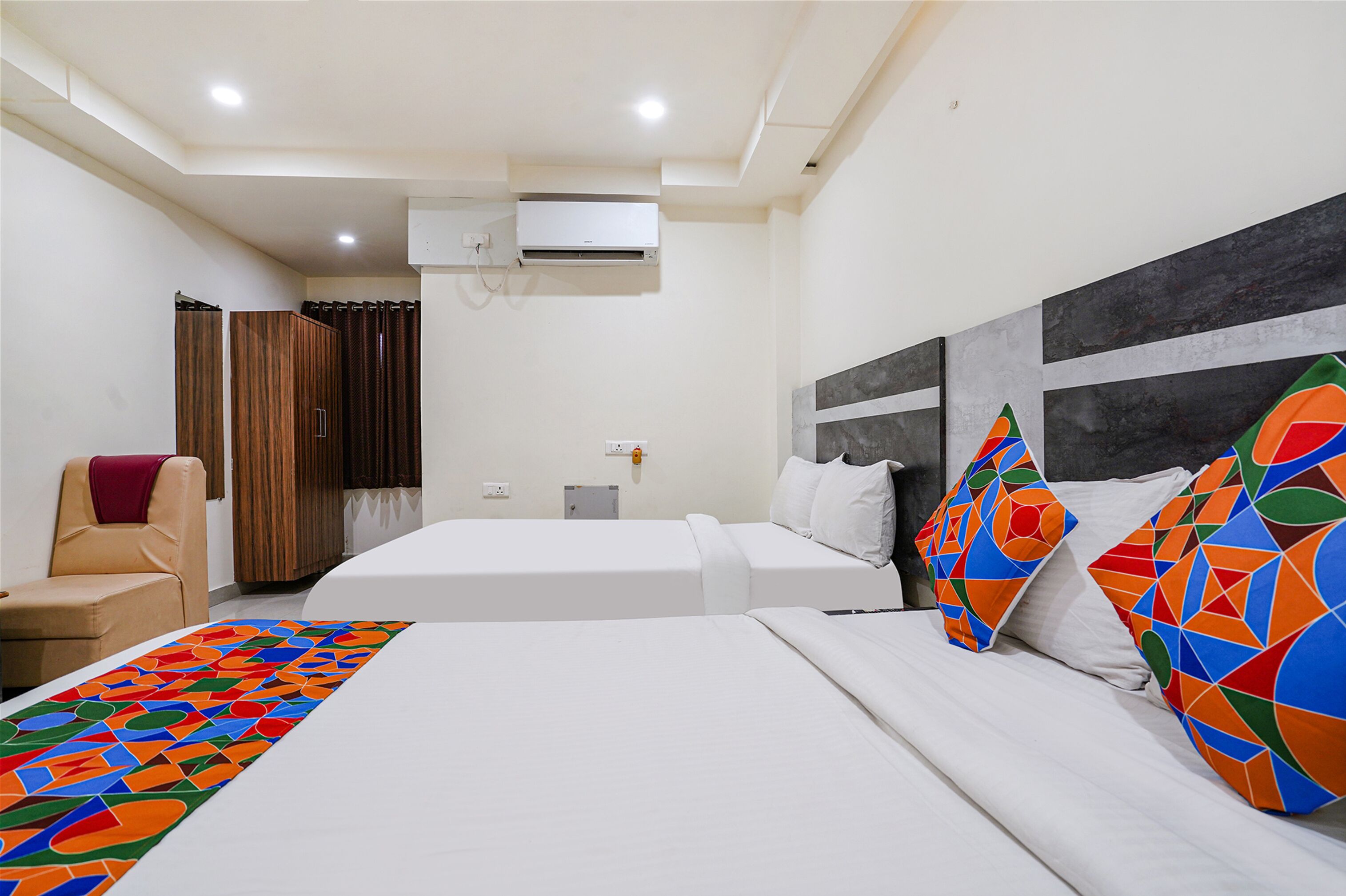 Egyptian cotton sheets, premium bedding, in-room safe, free WiFi