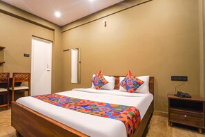 Egyptian cotton sheets, premium bedding, in-room safe, free WiFi - Fabhotel Hn Pear View Stays (Kodaikanal)