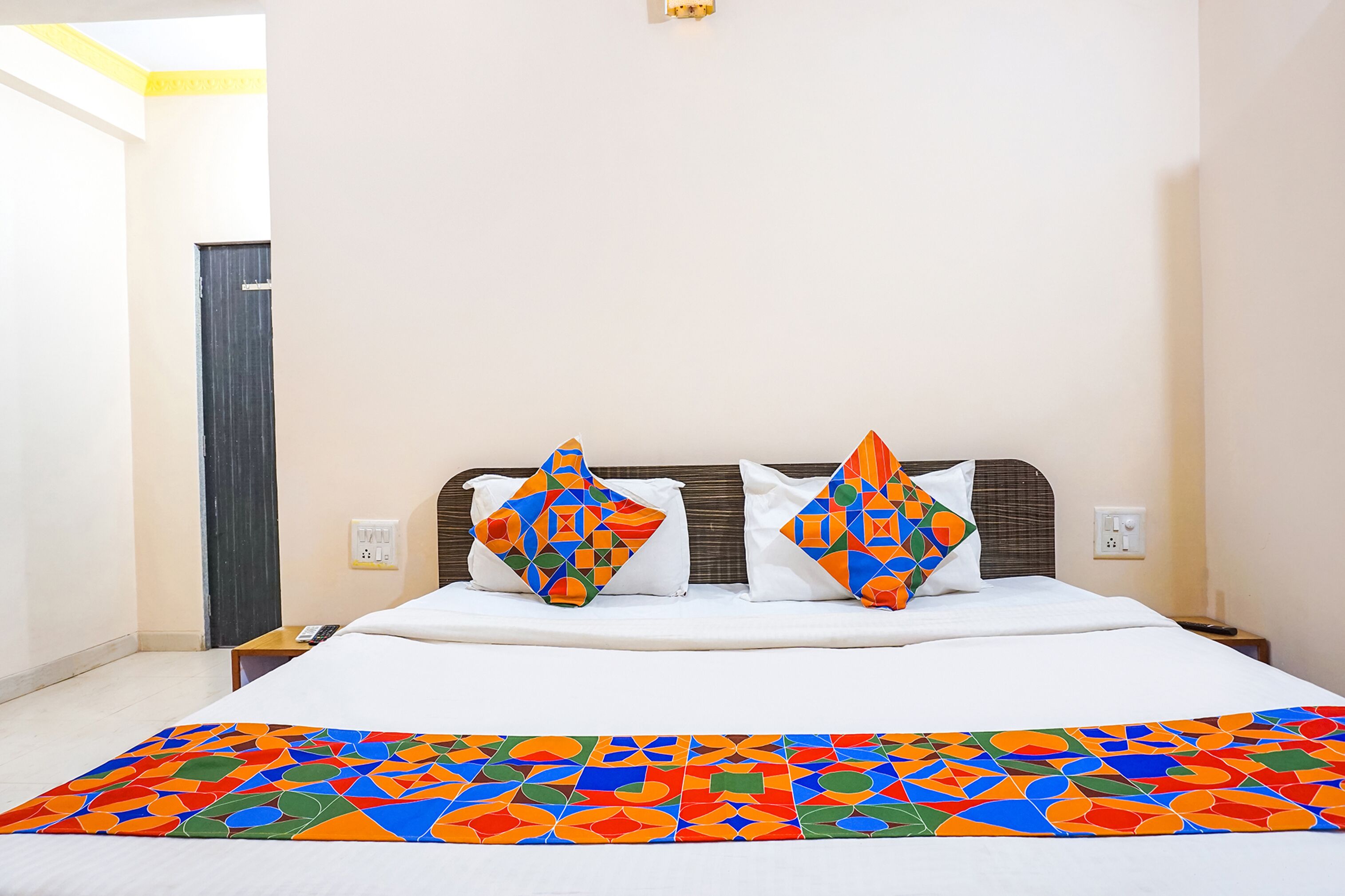 Egyptian cotton sheets, premium bedding, in-room safe, free WiFi