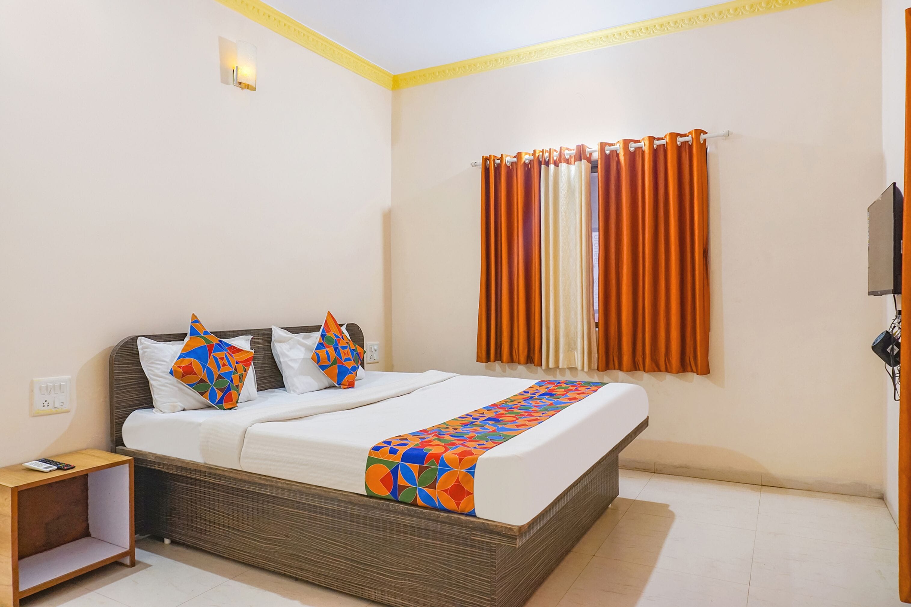 Egyptian cotton sheets, premium bedding, in-room safe, free WiFi