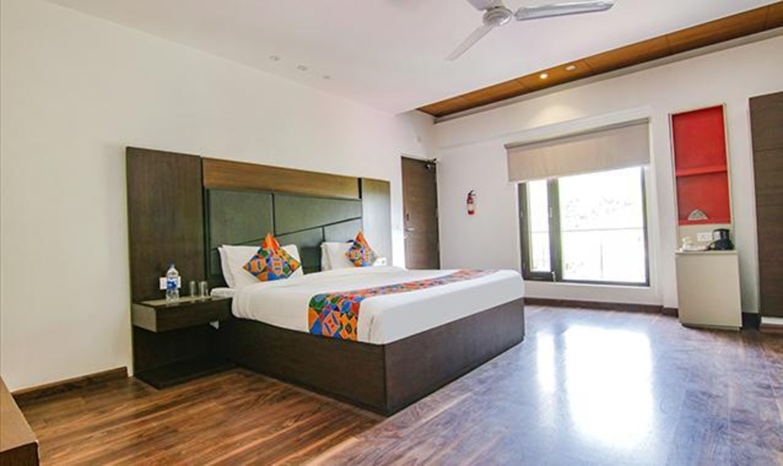 Luxury Room, 1 Queen Bed | Egyptian cotton sheets, premium bedding, in-room safe, soundproofing