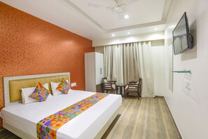 Egyptian cotton sheets, premium bedding, in-room safe, free WiFi - Fabhotel Uday Villa (Kanpur)