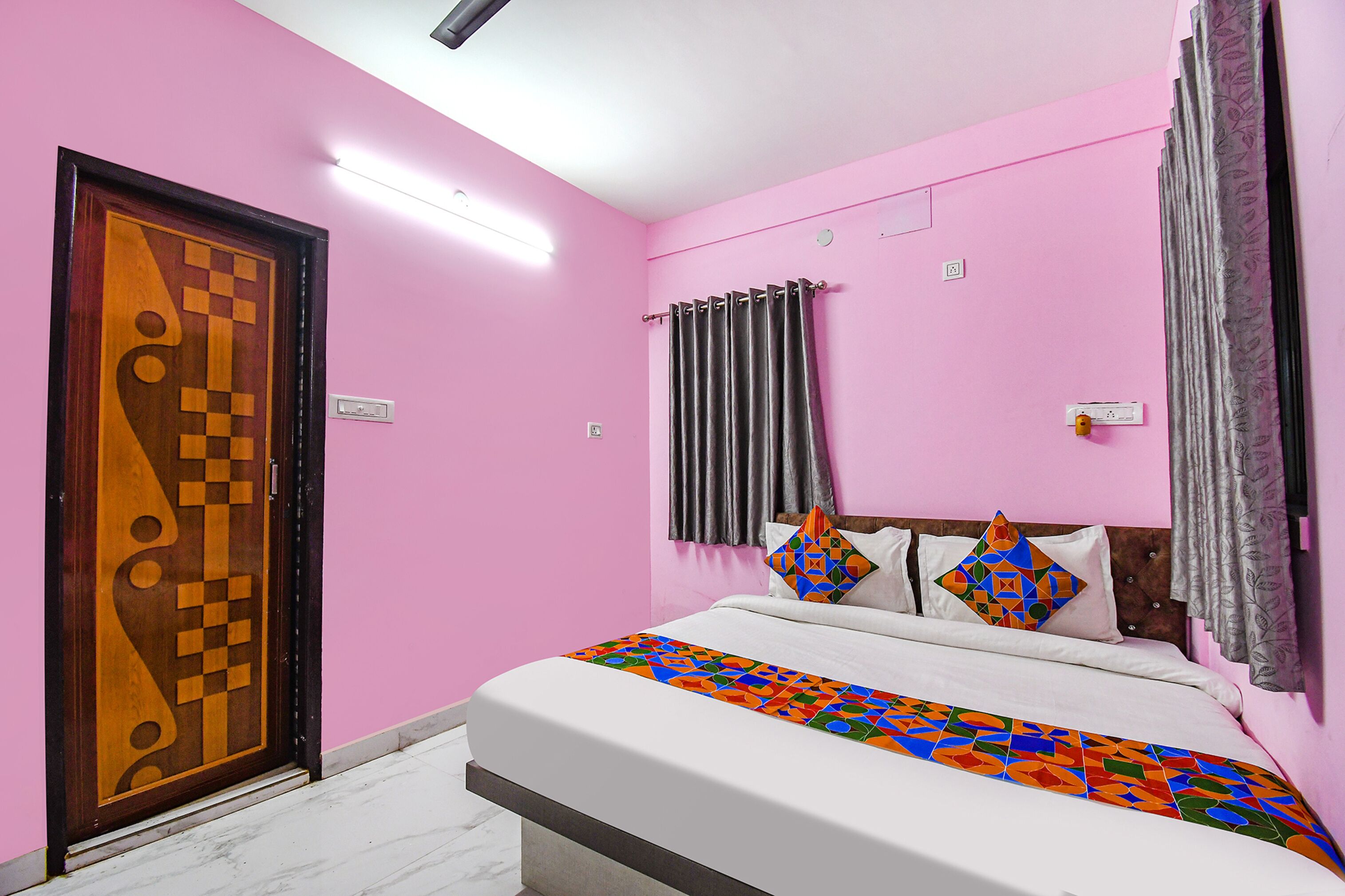 Egyptian cotton sheets, premium bedding, in-room safe, free WiFi