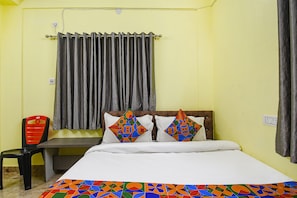 Deluxe Room | Egyptian cotton sheets, premium bedding, in-room safe, free WiFi - Fabhotel Dishan Plaza (Barasat)
