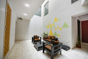Lobby sitting area - FabHotel Gazelle Inn (Gurugram)