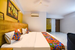 Egyptian cotton sheets, premium bedding, in-room safe, soundproofing - Fabhotel Gazelle Inn I (Gurugram)