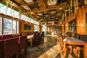 Restaurant - Fabhotel 4 Seasons (Dehradun)