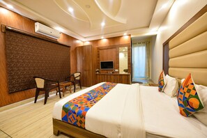 1 bedroom, Egyptian cotton sheets, premium bedding, in-room safe