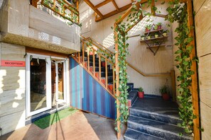 Lobby - Fabhotel 4 Seasons (Dehradun)