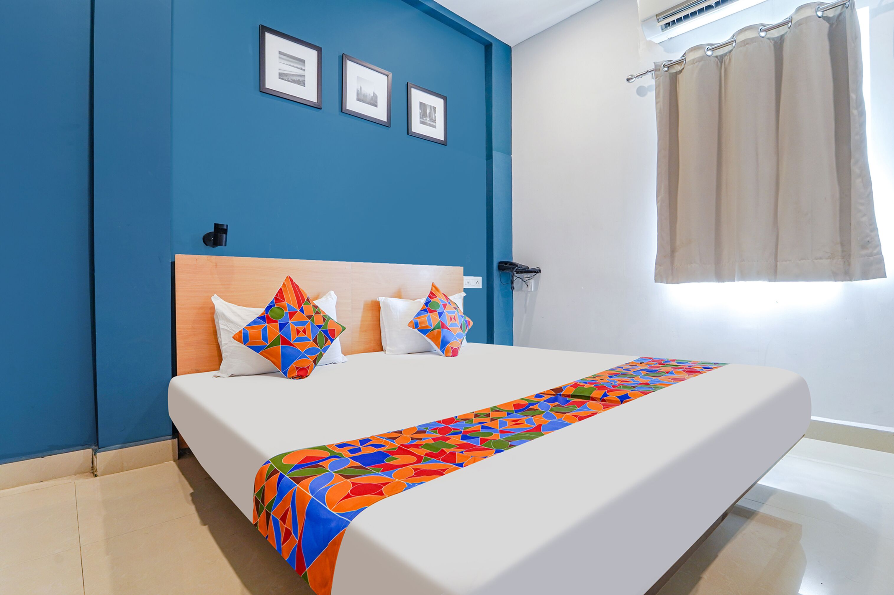 Egyptian cotton sheets, premium bedding, in-room safe, free WiFi