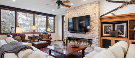 Smart TV, fireplace