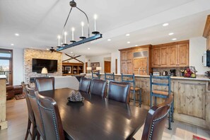 Dining - Highlands Lodge 303 - 3 Bedroom Residence (Beaver Creek)