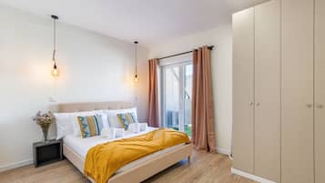 Iron/ironing board, internet, bed sheets