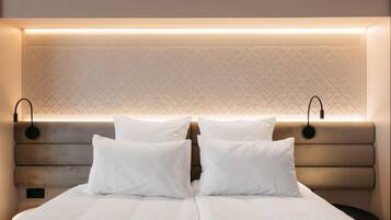 Classic Room, 2 Twin Beds, Mountain View | In-room safe, free WiFi