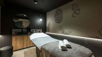 Couples treatment rooms, steam room, massages