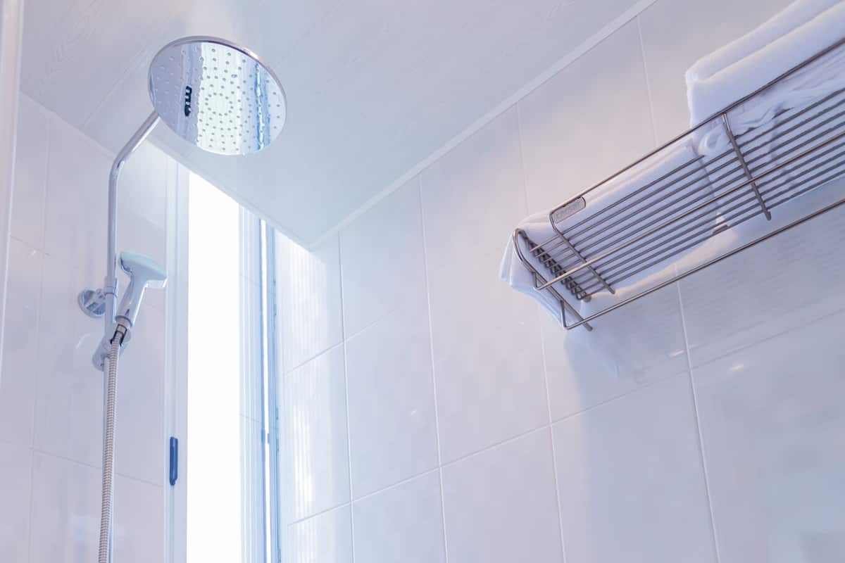 Gallery Tek Büyük Yataklı Oda, 1 En Büyük (King) Boy Yatak | Banyo | Ücretsiz banyo/kozmetik ürünleri, saç kurutma makinesi, terlik