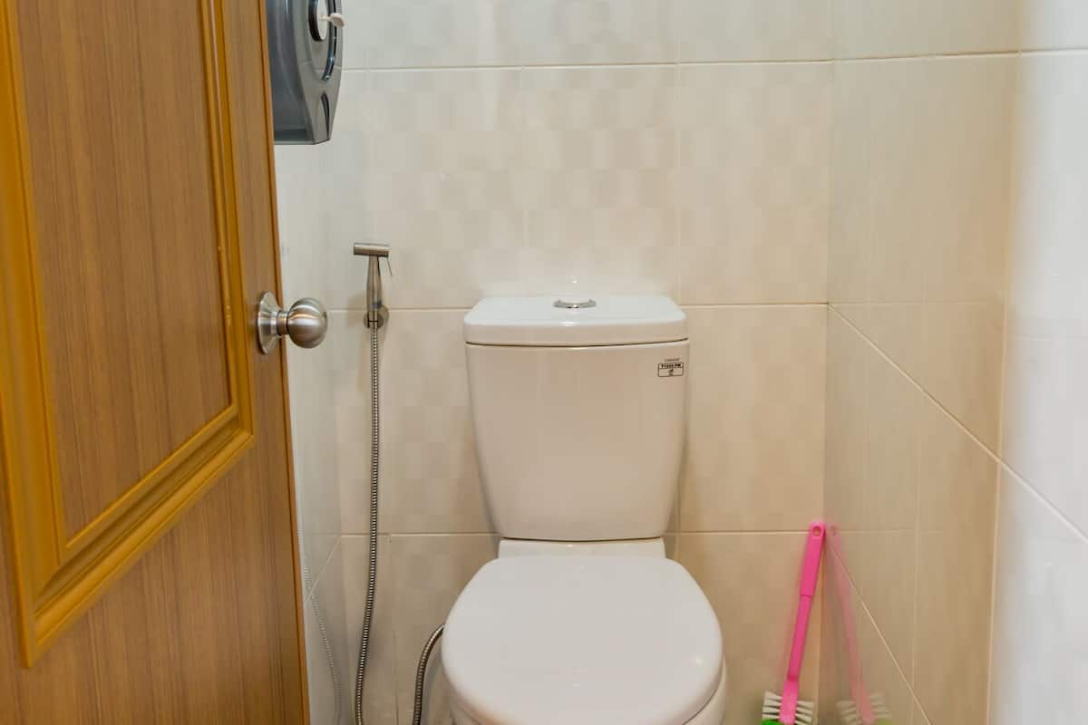 Senior Dört Kişilik Oda | Banyo | Ücretsiz banyo/kozmetik ürünleri, saç kurutma makinesi, terlik