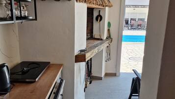 Frigorífico, microondas, horno y lavavajillas