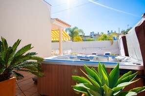 Bain à remous extérieur