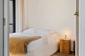 1 habitación, escritorio, tabla de planchar con plancha y wifi