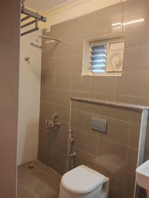 Luxury Room | Bathroom | Free toiletries - A.R Residency (Chennai)