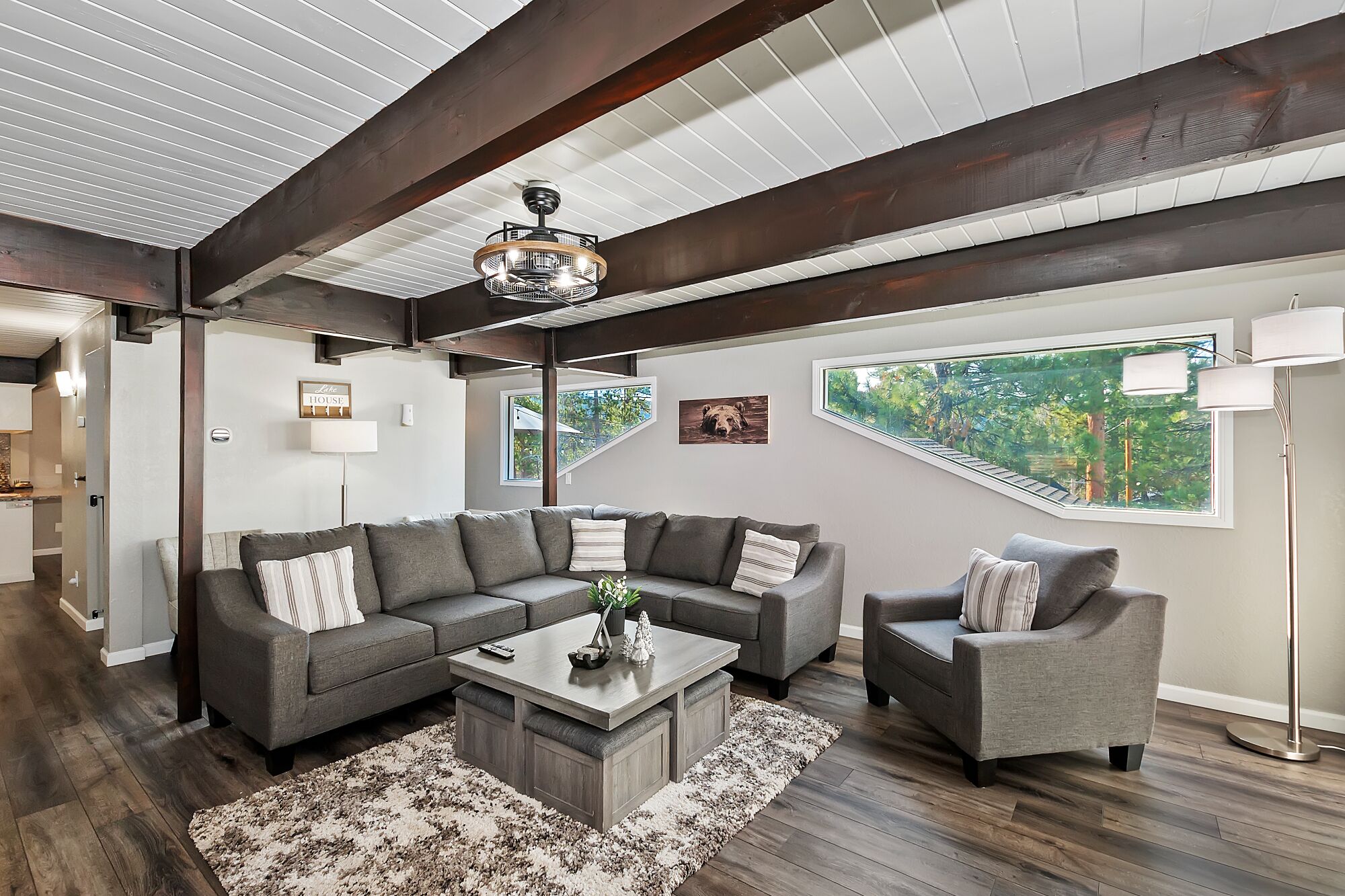 تلفزيون، مدفأة، كرة قدم الطاولة