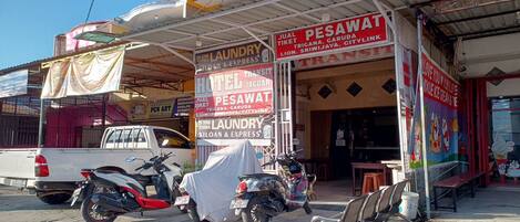 المنشأة من الخارج