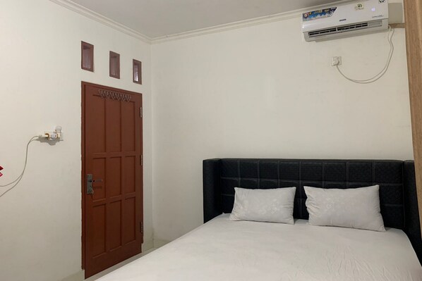 Habitación doble estándar | Escritorio, espacio para trabajar con laptop y ropa de cama 